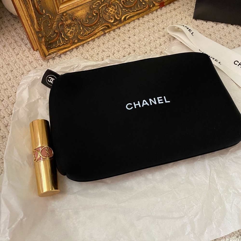⭐️Authentic Chanel Cosmetic bag/pouch - Picture 5 of 9